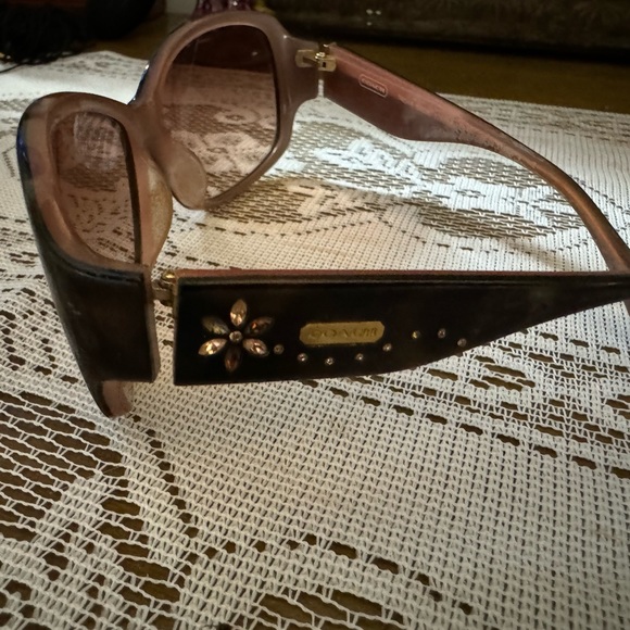 Coach 2 sunglasses with their cases - Picture 4 of 16